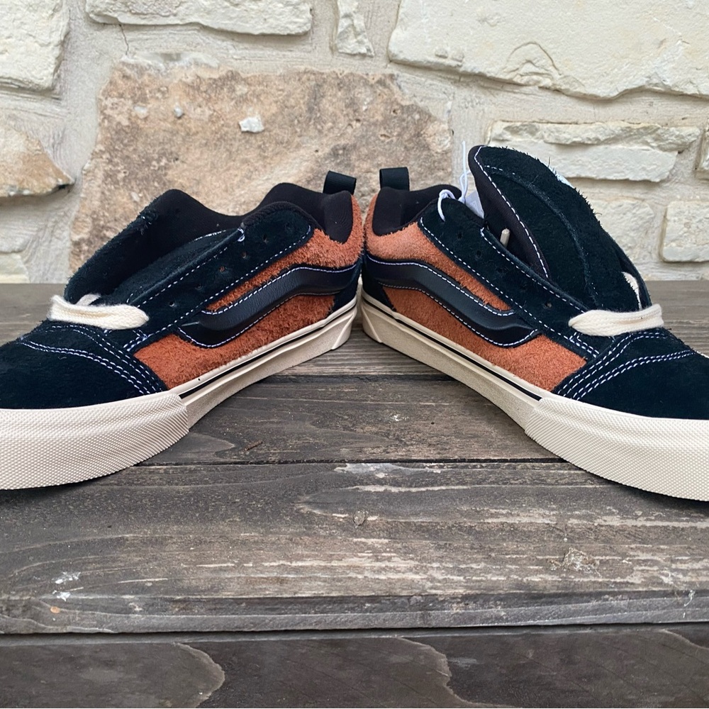 Vans -Disney Knu Skool X “Scar” Black and Tan Sneakers Size 7.5
